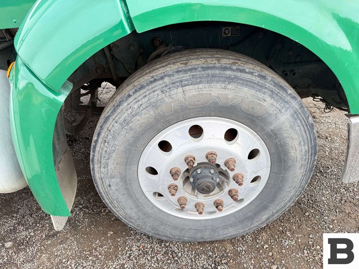 2009-peterbilt-384-image-34