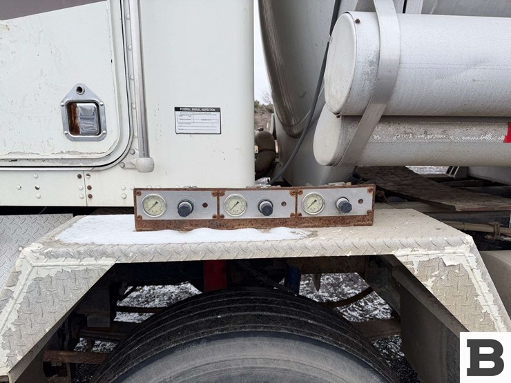 1998-kenworth-t800-image-13