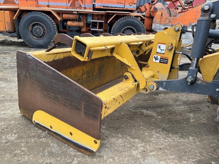 2018-deere-210lep-image-13