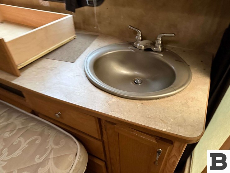 2006-raptor-3712ts-travel-trailer-image-42