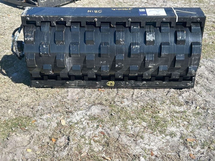 58in-padfoot-vibratory-roller-skid-steer-attachment-image-6