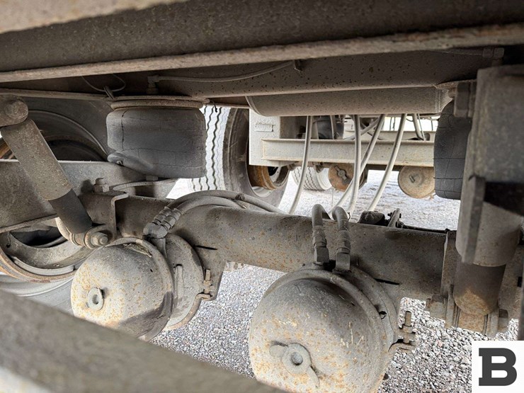 2000-neville-trailer-image-21