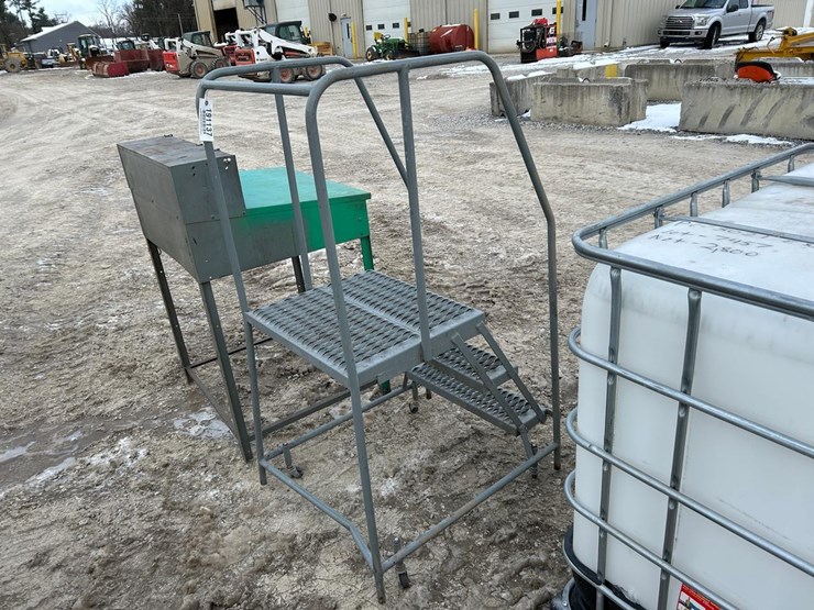 metal-steps-w/-shop-desk-image-4