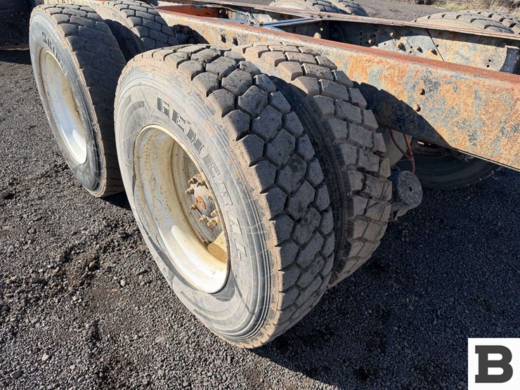 1985-ford-8000-image-25