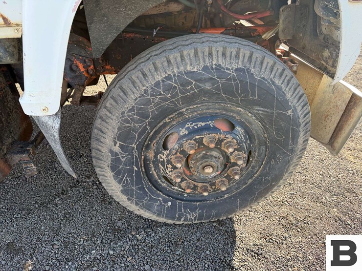 1985-ford-8000-image-38