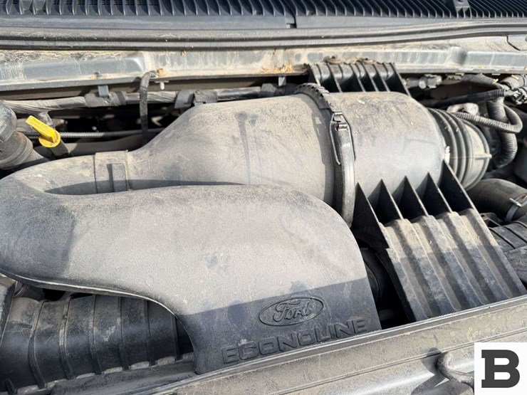 2014-ford-cargo-image-38