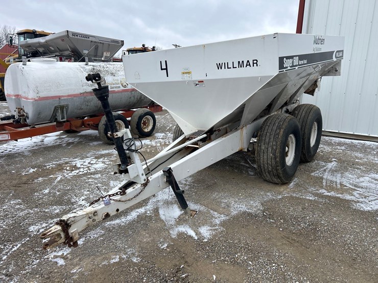 willmar-super-600-spreader-image-1