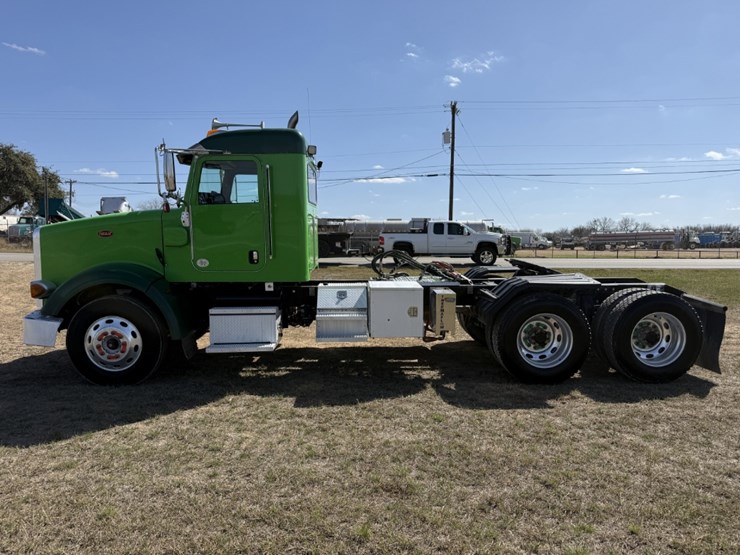 2021-peterbilt-367-image-8