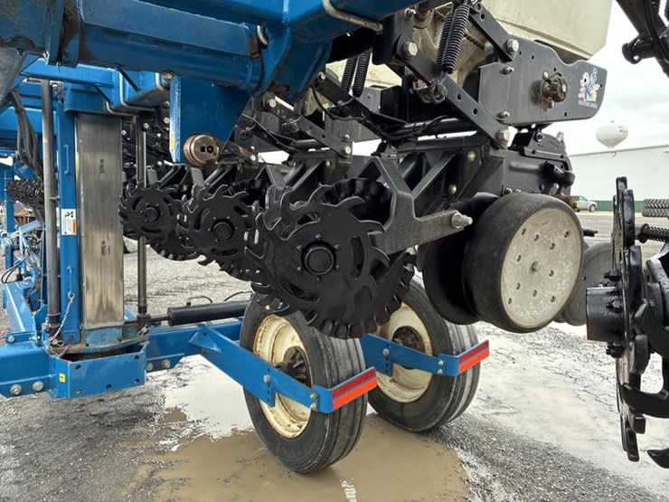 2010-kinze-3600-image-52