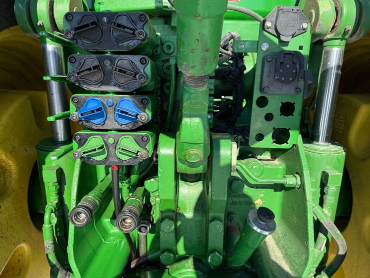 2012-john-deere-8310r-image-62
