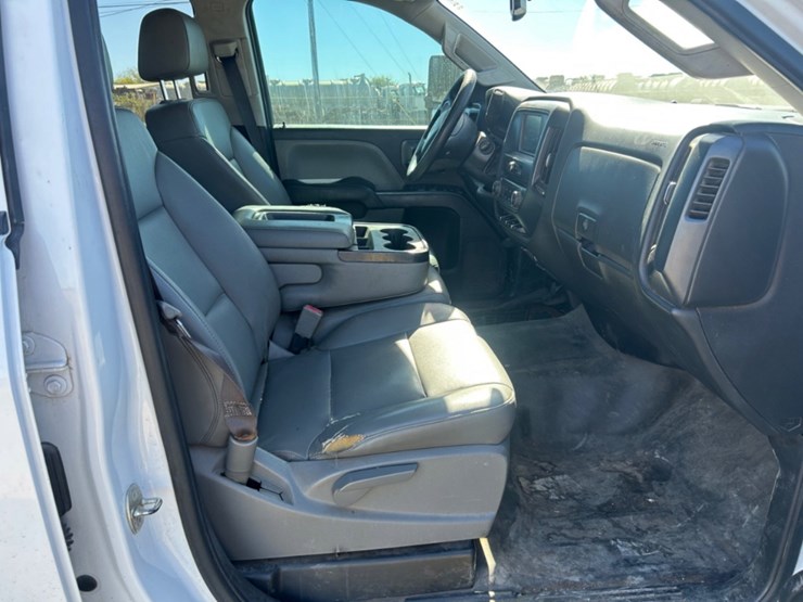 2017-chevrolet-silverado-2500hd-image-9