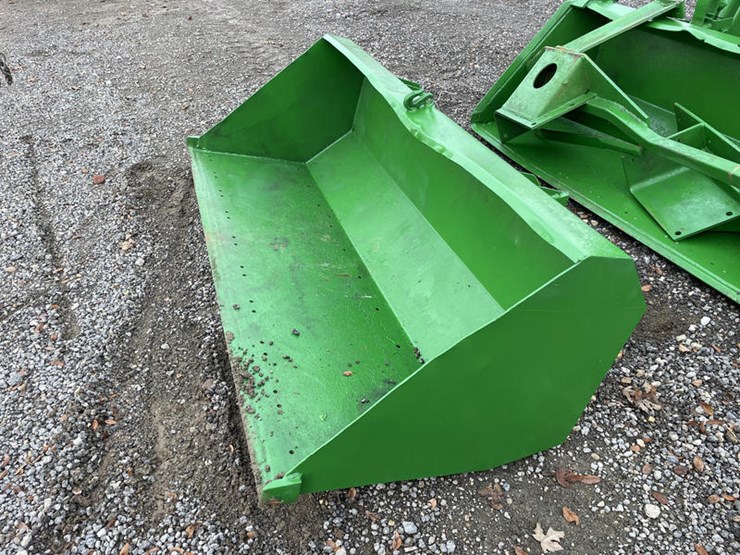 #114790-•-72"-jd-loader-bkt-straight-edge-image-3