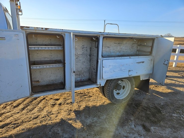 2003-ford-f550-image-14