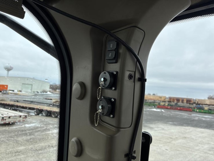 2021-john-deere-8rx-410-image-99