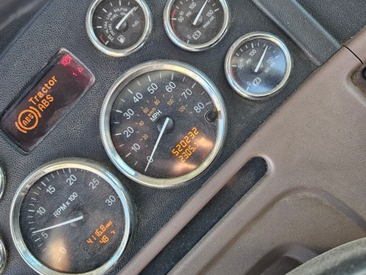 2011-peterbilt-386-image-35