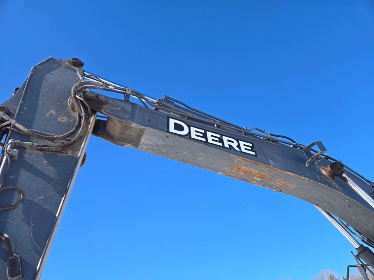 2016-deere-245g-lc-image-26