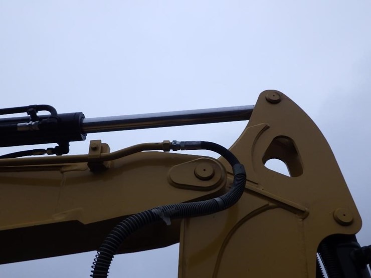 caterpillar-305.5-image-23