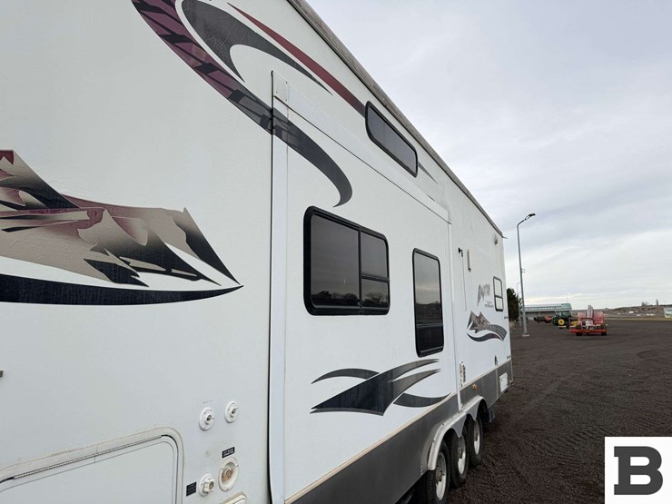 2006-raptor-3712ts-travel-trailer-image-14