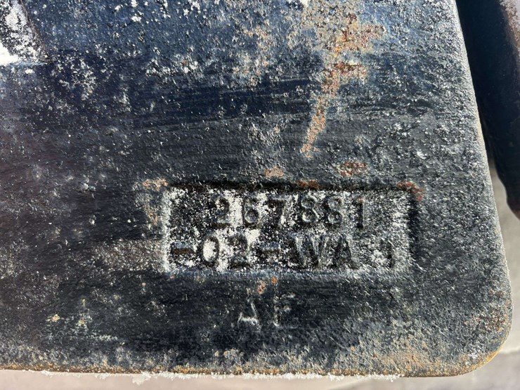 set-of-8-allis-chalmers-suitcase-weights-&-bracket-image-11