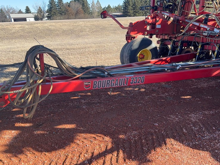 2014-bourgault-7700-image-34