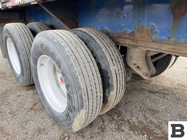 1993-utility-40'-image-30