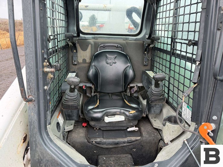 2013-bobcat-s570-image-27