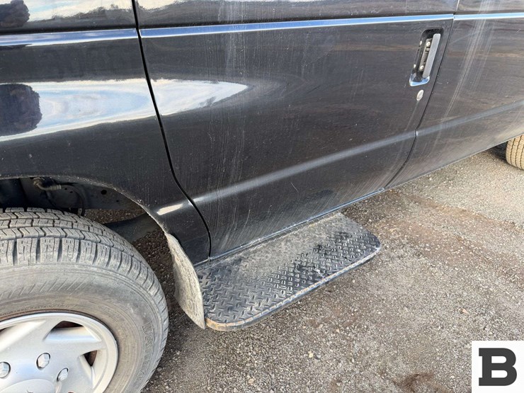 2014-ford-cargo-image-11