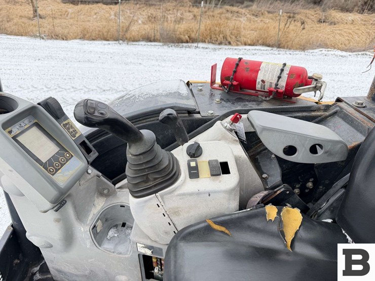 2017-deere-35g-image-40