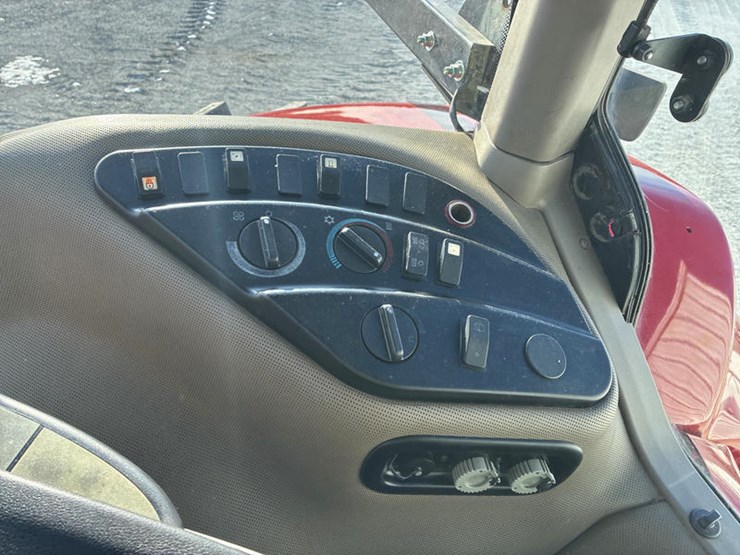 2011-case-ih-magnum-315-image-76