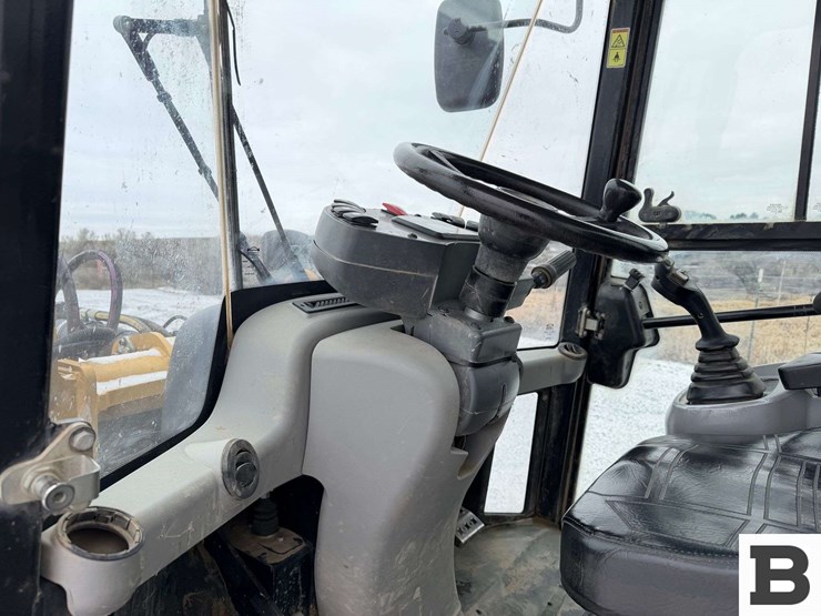 2013-caterpillar-906-image-53