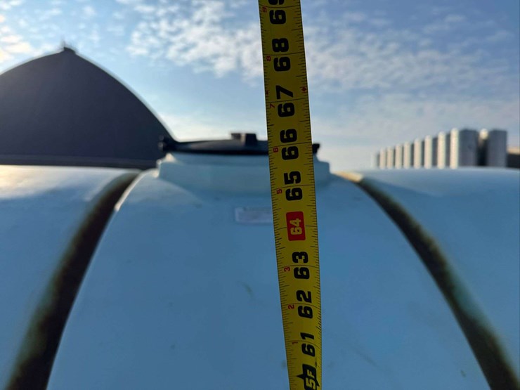 2610-gallon-center-drain-tank-poly-tank-image-9