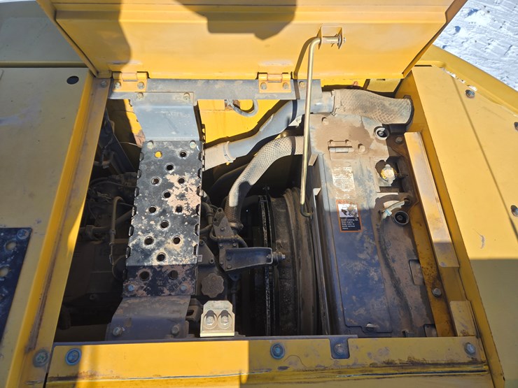 2016-deere-245g-lc-image-43