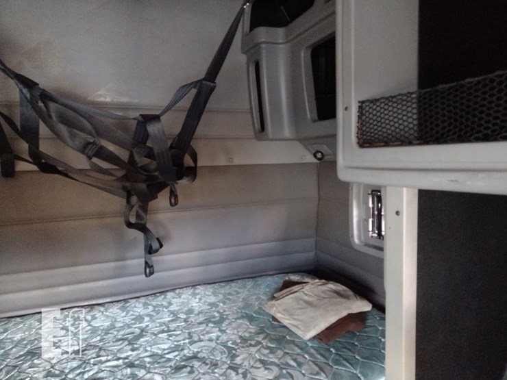 2007-peterbilt-379-image-16