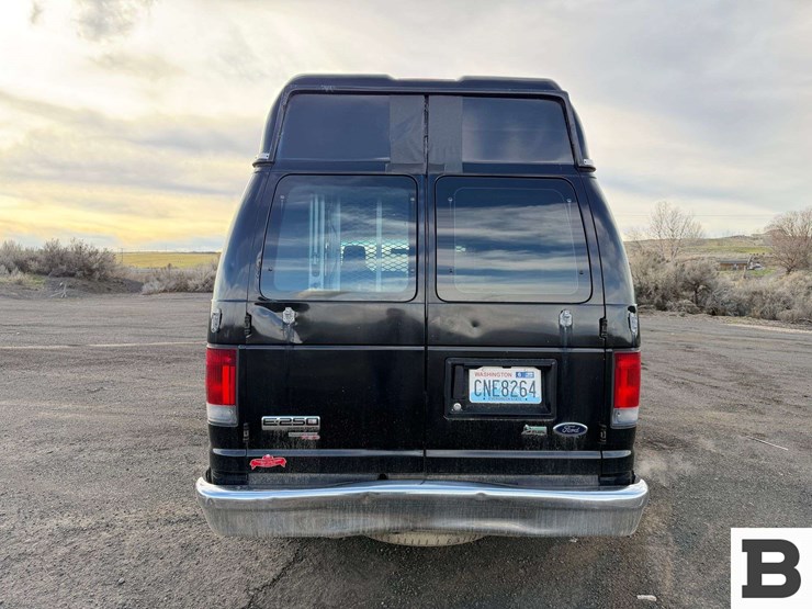 2014-ford-cargo-image-4