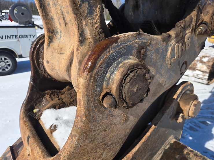 2016-deere-245g-lc-image-15