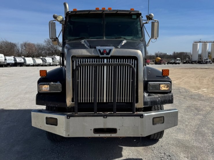 2011-western-star-4900sa-image-2