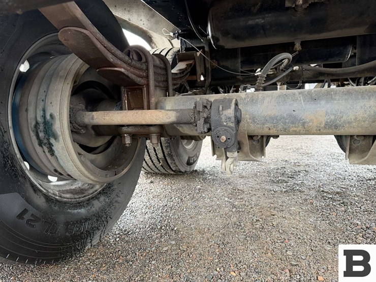 1993-beall-7400-gallon-3-compartment-pull-trailer-image-35