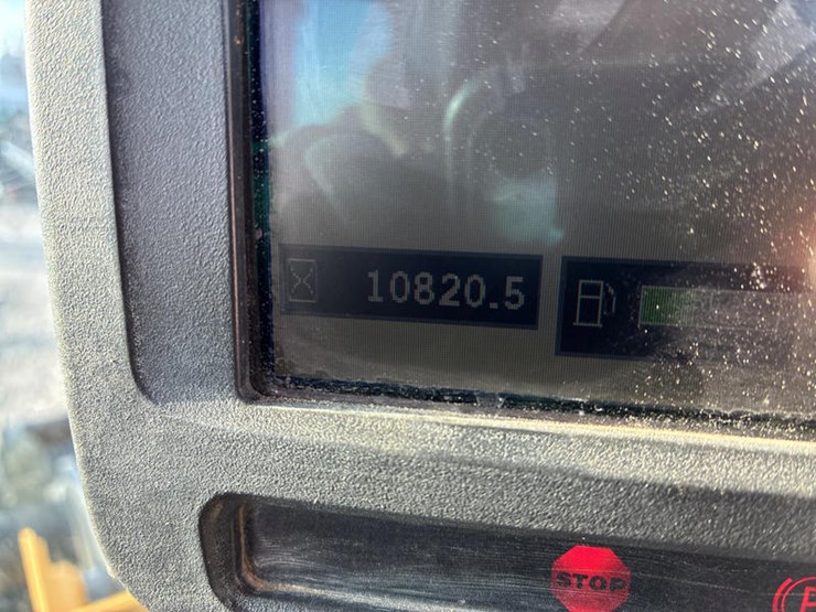 2011-deere-544k-image-35