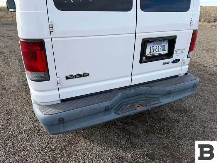 2010-ford-cargo-image-17