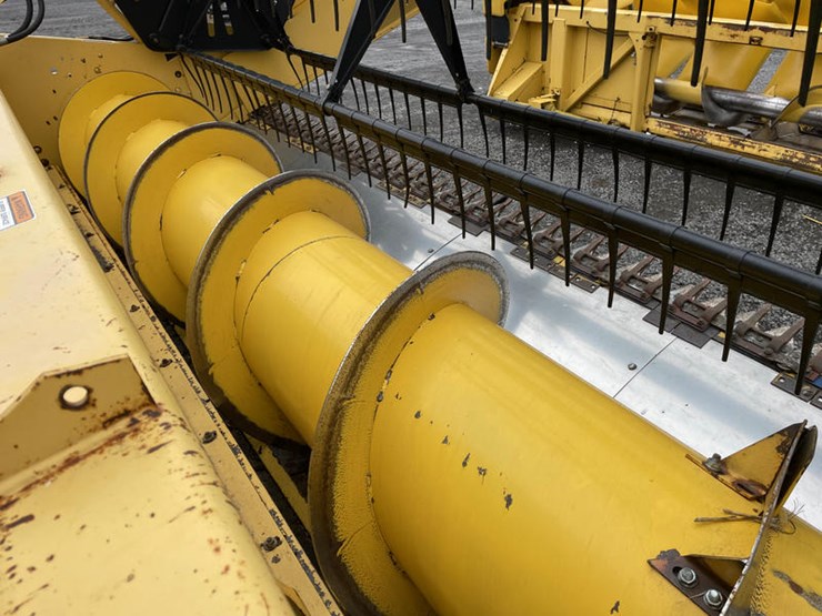 new-holland-25-image-16