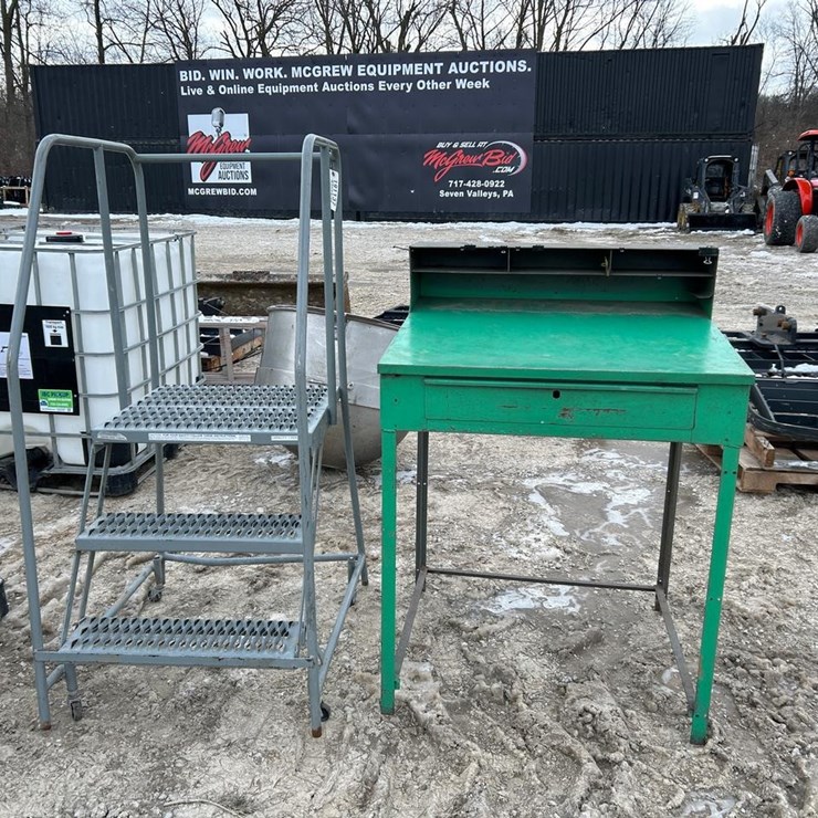 Metal Steps w/ Shop Desk