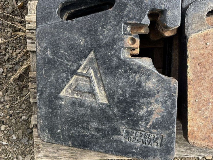 set-of-8-allis-chalmers-suitcase-weights-&-bracket-image-1