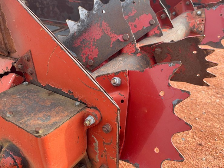 new-holland-195-image-12