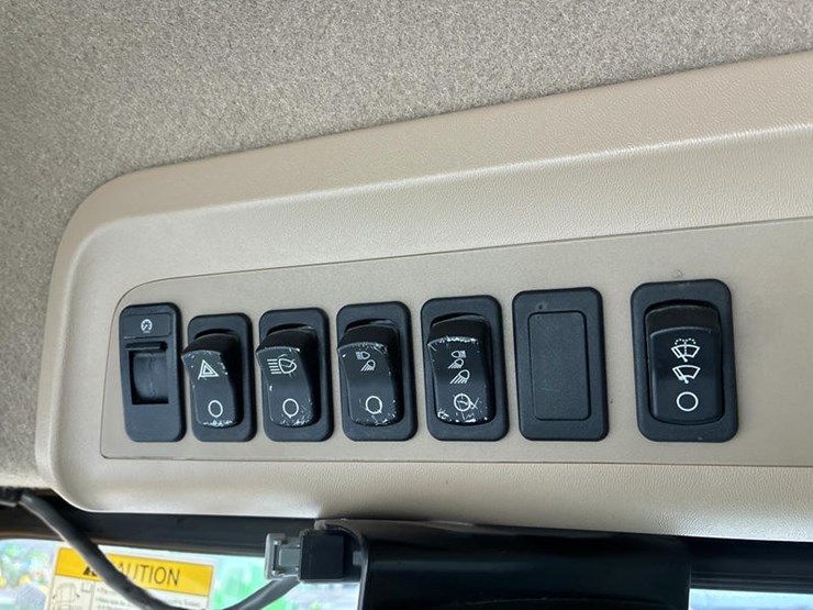 2009-john-deere-9570-sts-image-106