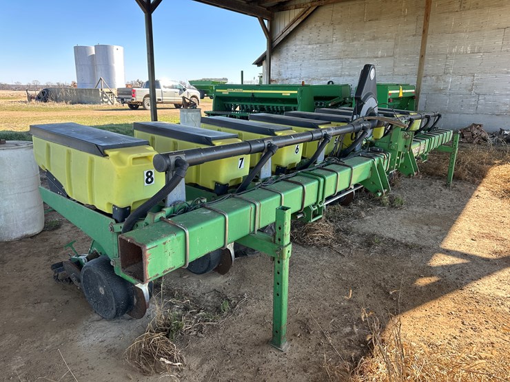 john-deere-8-image-2