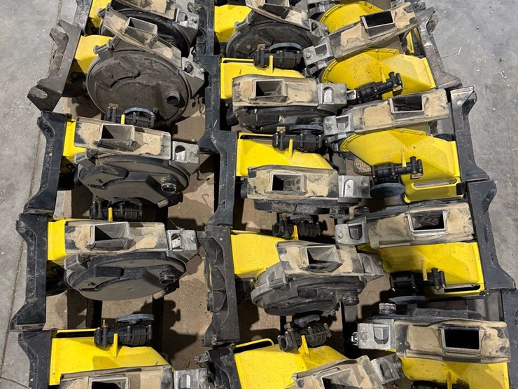 qty.-16--1790-seed-meters-and-mini-hoppers-w/-pro-shaft-drive-image-10