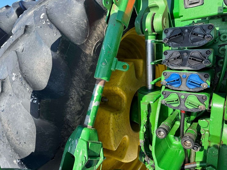 2012-john-deere-8310r-image-71