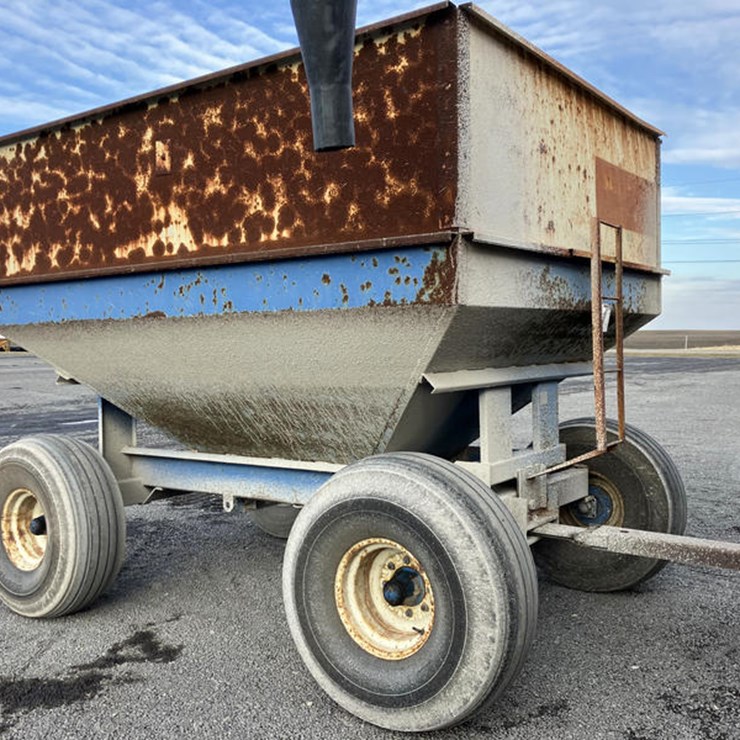 #5058 • DMI CENTER DUMP WAGON