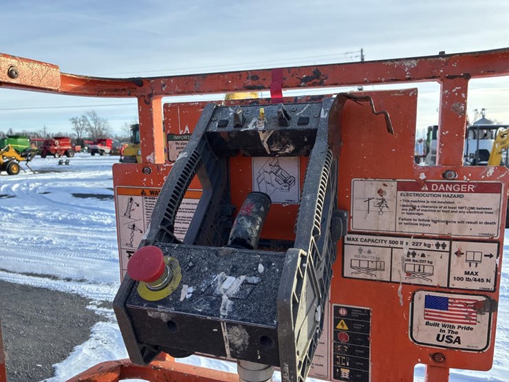 2007-jlg-1930es-image-12