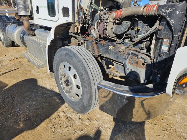 2011-peterbilt-386-image-18